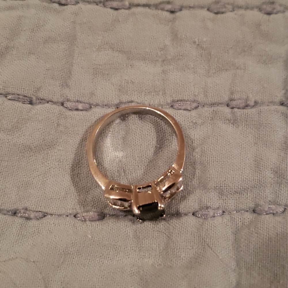 Ring - Picture 3 of 4